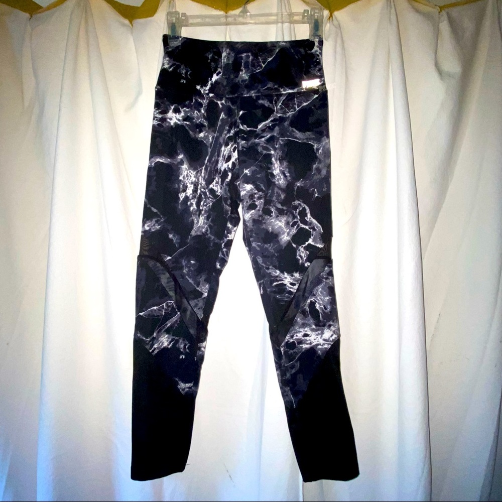 Victoria Secret Pink Ultimate Crop Capri Leggings Marble Swirl Size Small